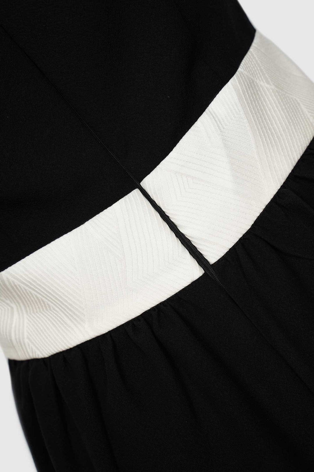 Black Sleeveless V-Neck Silk Dress with White Waistband & Edging | Ombra Eterna