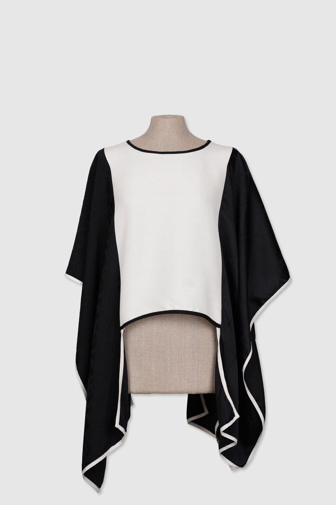 White and Black Patterned Silk Seamless Sides Slip-On Top