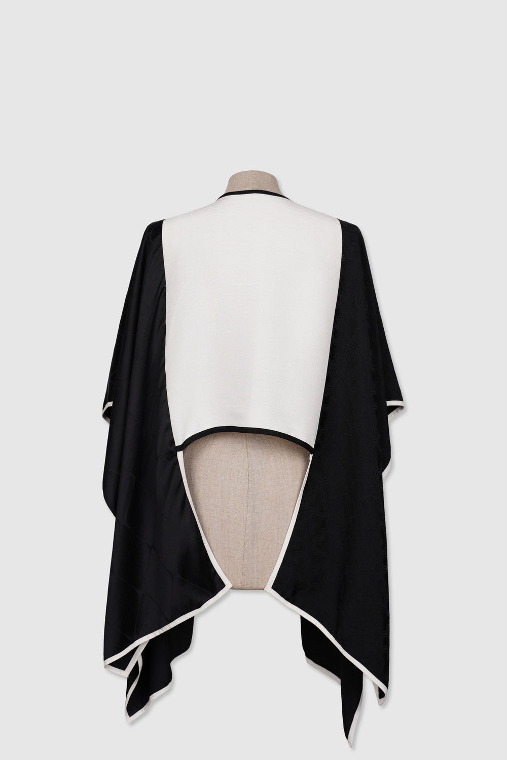 White and Black Patterned Silk Seamless Sides Slip-On Top